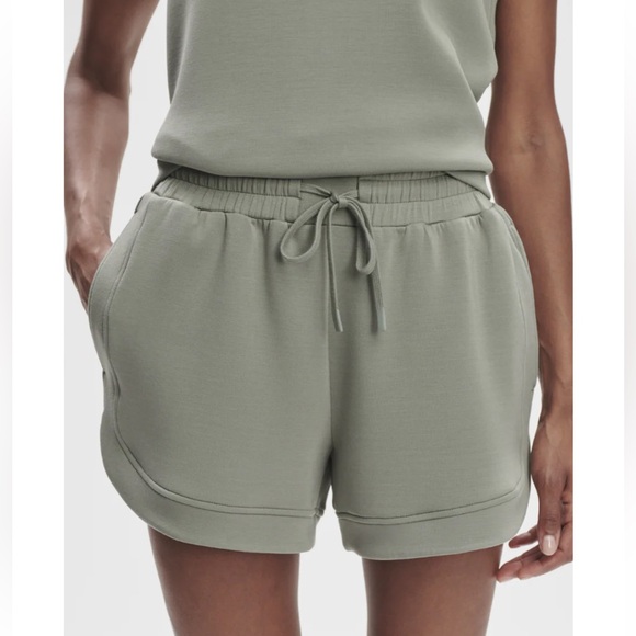 Varley Pants - Varley Sage Green Women's Shorts
